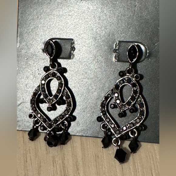 Wild Fable chandelier dangly earrings Nickel Free Silver with black gems beads - Picture 2 of 3